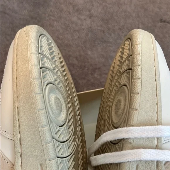 Veja V-12 LEATHER WHITE SABLE - Picture 9 of 10